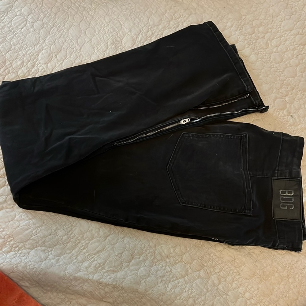 $10 CLEAR OUT SALE - Urban Outfitters flat front jeans with side zip. Size 34